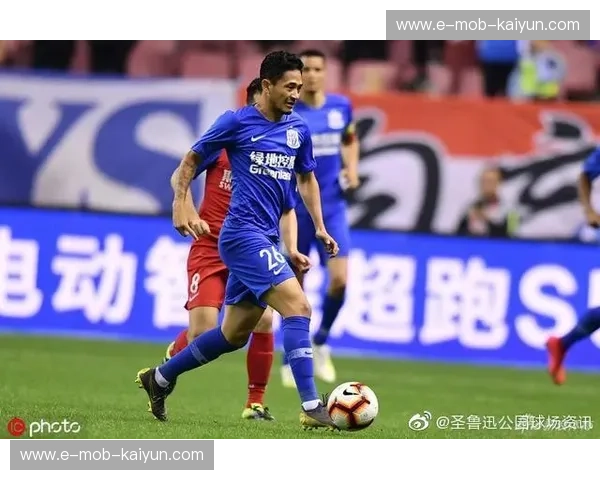 绿茵烽火再燃：申花与力帆的恩怨情仇，宿命对决一触即发！